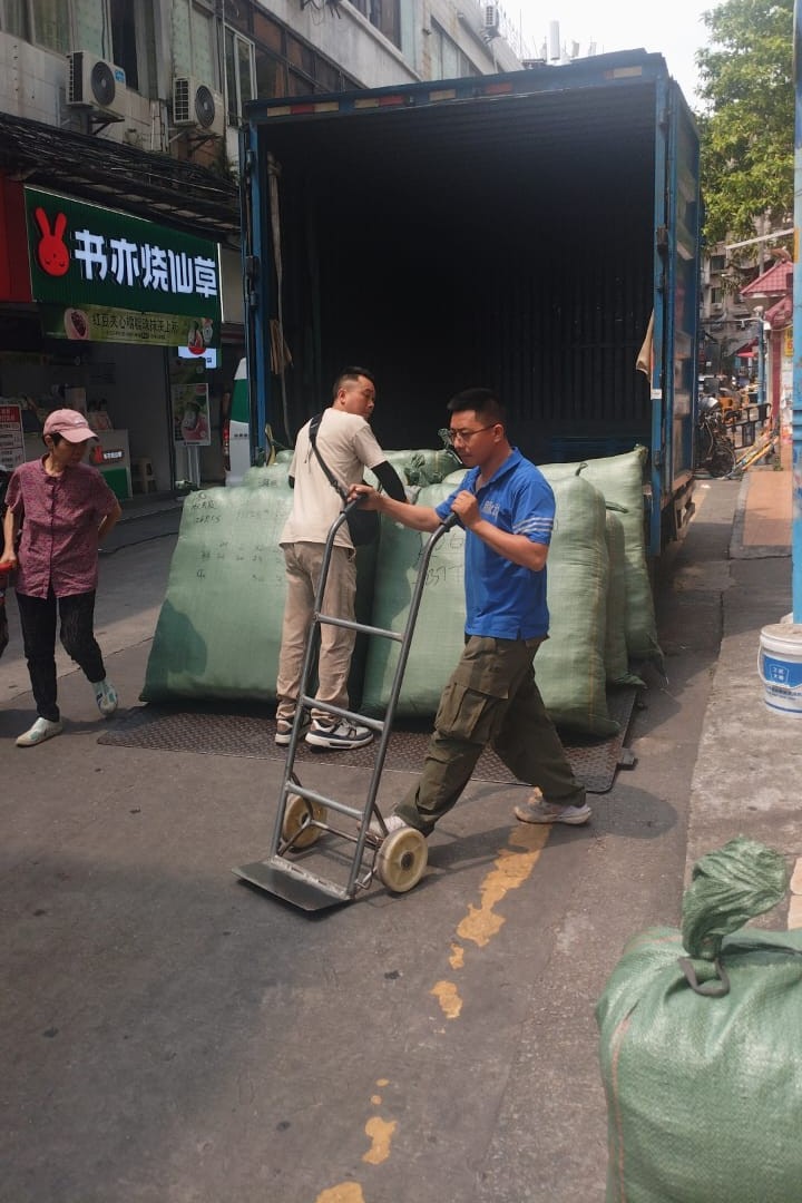 Vast warehouse in China with high quality products ready for export to Africa