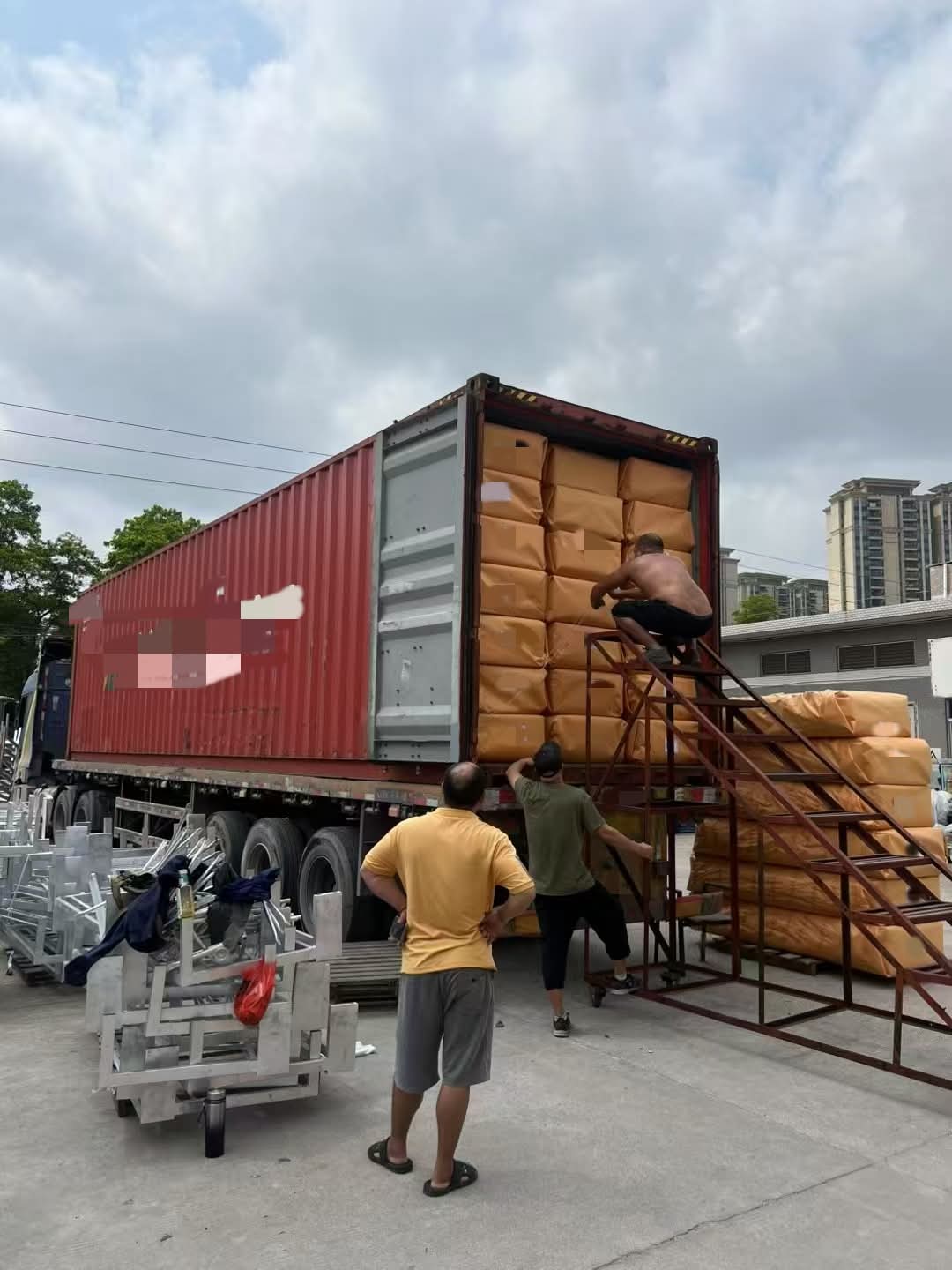 Vast warehouse in China with high quality products ready for export to Africa