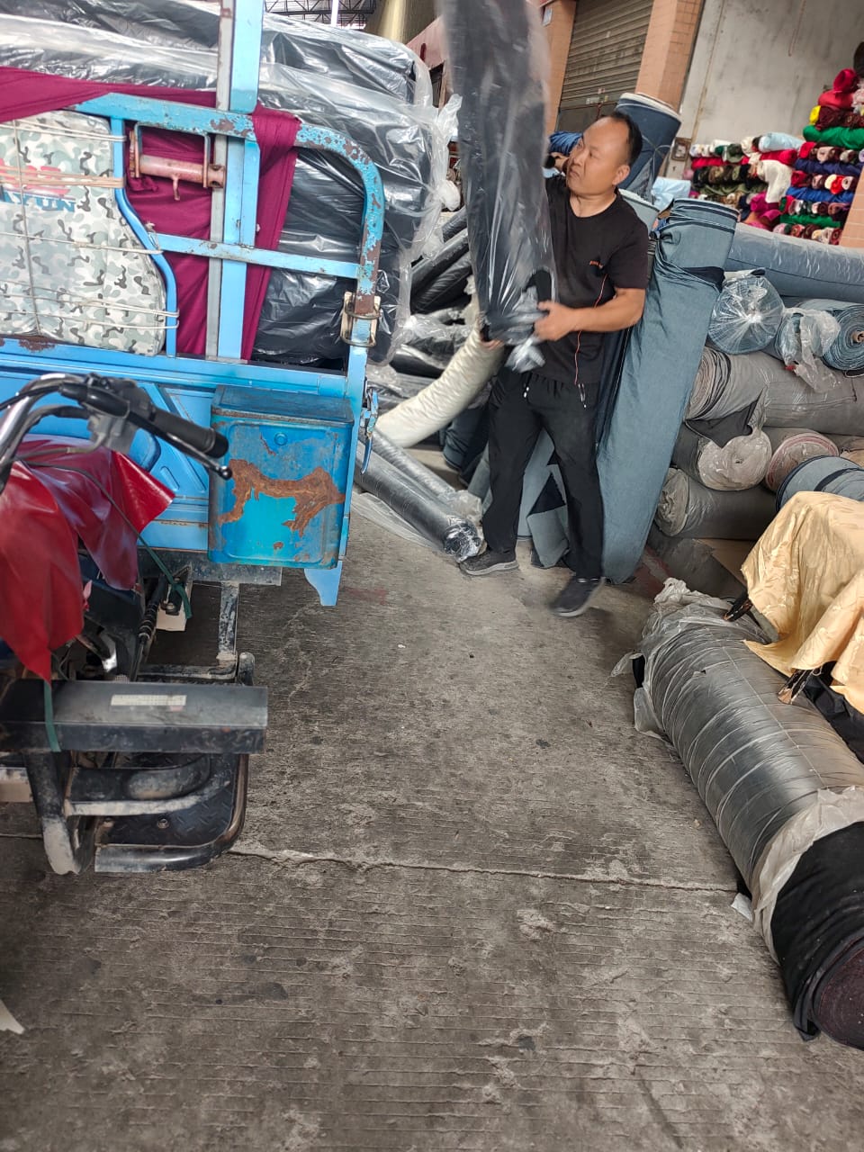 Vast warehouse in China with high quality products ready for export to Africa